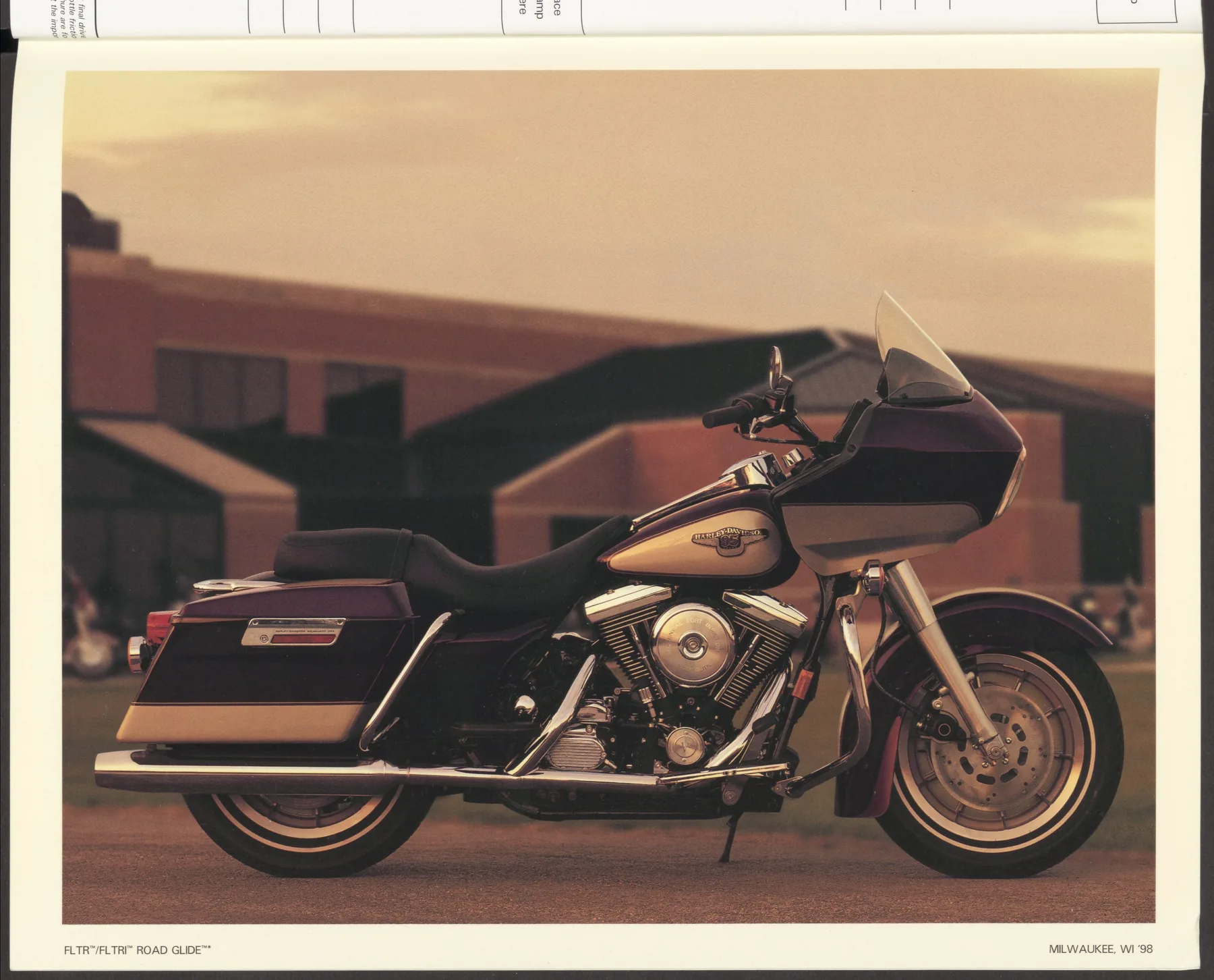 Page 32 from the 1998 Harley-Davidson models catalog